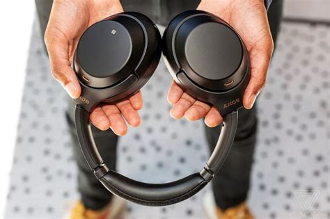 Sony’den bir çift gürültü önleyici kulaklığı şimdi yarı fiyatına alın!
